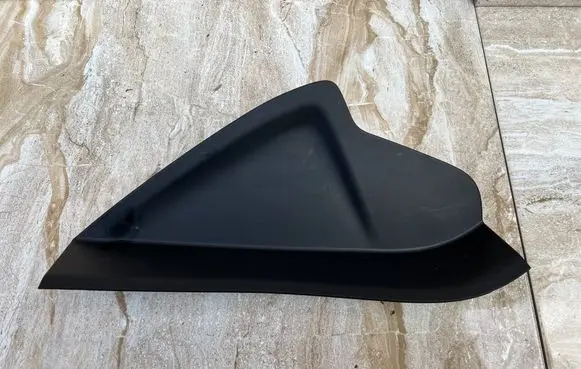 Maserati Levante Dashboard side end trim 670043360 FA00AAU82740