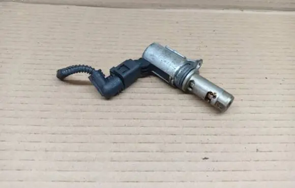 Volkswagen Golf VI Camshaft vanos timing valve 03C906455A