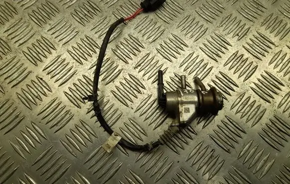 Volkswagen Crafter Fuel injector 2N0131113C