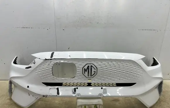 MG ZS Front bumper P11010248