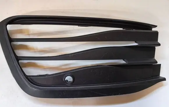 Volkswagen Golf VIII Front bumper lower grill 5H0853666J