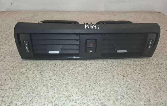 BMW 1 F20 F21 Dash center air vent grill 9205357 507891