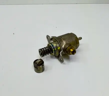 Audi A4 S4 B8 8K Mechanical fuel pump 