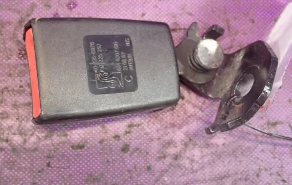 Opel Corsa D Front seatbelt buckle 13225292