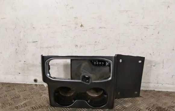 Cup holder front