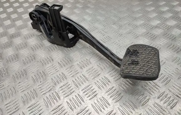 Mercedes-Benz CLA C117 X117 W117 Brake pedal A2462900019