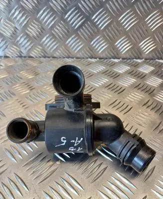 Thermostat/thermostat housing