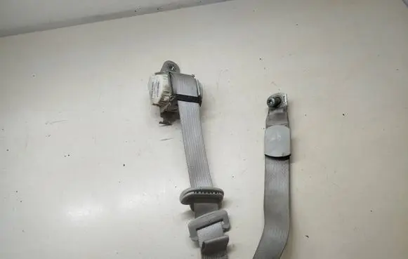 Chrysler Town u0026 Country V Rear seatbelt 33062022A