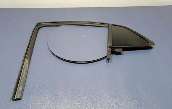 KIA Sportage Rear door window glass 83530R2010