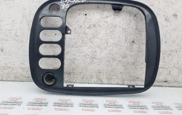 Radio/GPS head unit trim