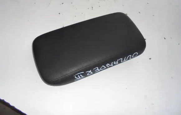 Mitsubishi Outlander Armrest PODOKIETNIK