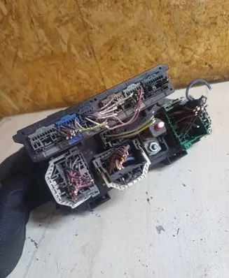 Dodge Caliber Fuse module 5CG1F2L2 P04692169AG T5BQH1556C0WBW
