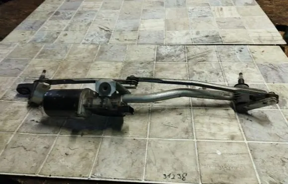 Mazda 3 I Front wiper linkage and motor F00S2S2601