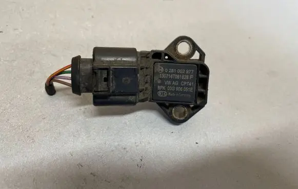 Volkswagen Touran II Air pressure sensor 03G906051E