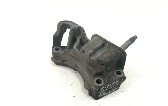 Ford Grand C-MAX Engine mounting bracket