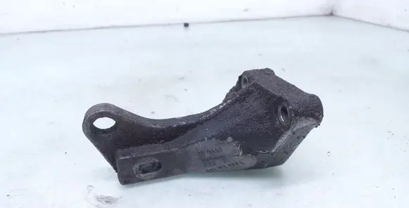 Volkswagen PASSAT B4 Engine mounting bracket 357199353A