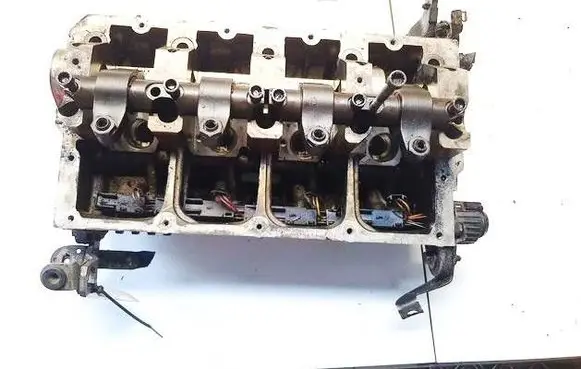 Volkswagen Golf V Engine head 038103373R