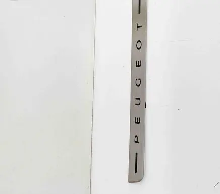 Peugeot 2008 II Front sill trim cover 98326989RW