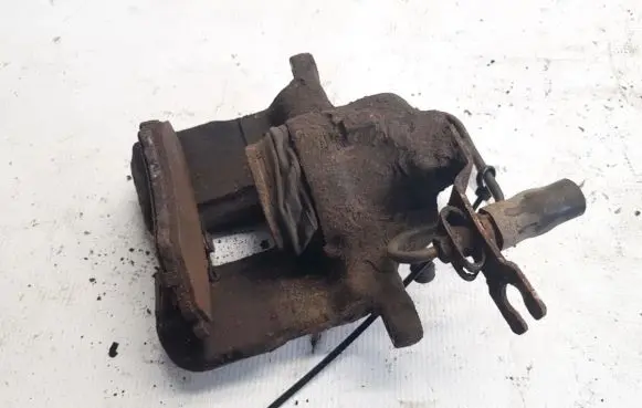 Volkswagen PASSAT B5 Front brake caliper