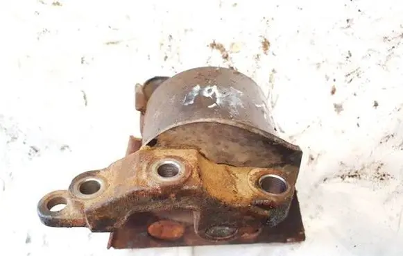 Nissan Primera Engine mount bracket rn624901b rn-6249-01b