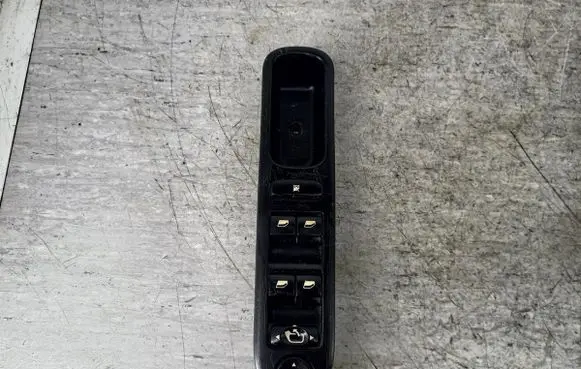 Peugeot 307 Quarter vent window switch 