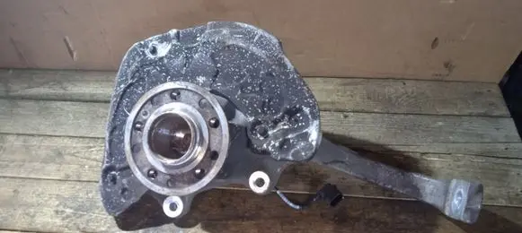 Mercedes-Benz E W213 Front wheel hub A0004213520