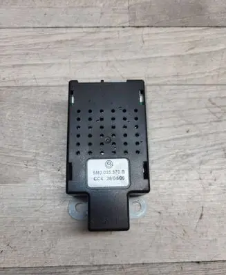 Volkswagen Golf VI Aerial antenna amplifier 5M0035570B