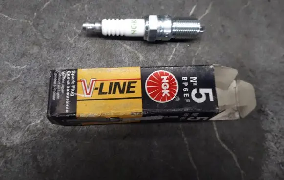 Audi A4 S4 B5 8D Spark plug BP6EF