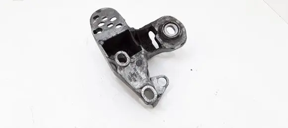 Volkswagen PASSAT B5.5 Engine mounting bracket 8E0199351