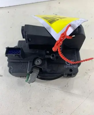 Opel Combo C Front door lock 13154792