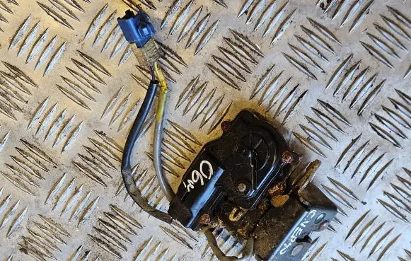 Toyota Corolla Verso AR10 Loading door lock 