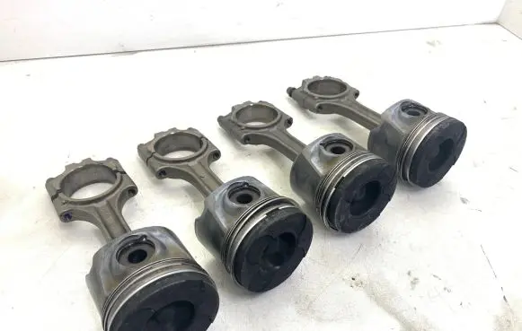 Volvo XC70 Piston with connecting rod