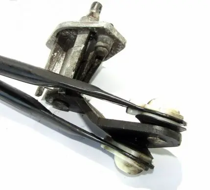 KIA Carnival Front wiper linkage 
