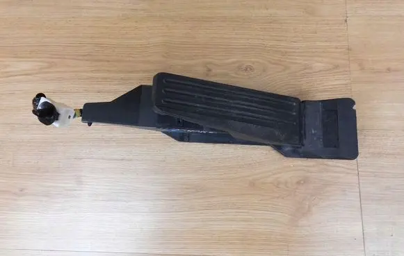 Infiniti Q50 Accelerator throttle pedal 18002JJ90B