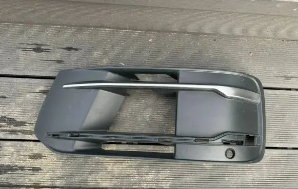 Audi Q7 4M Front fog light trim/grill 4M0807681Q