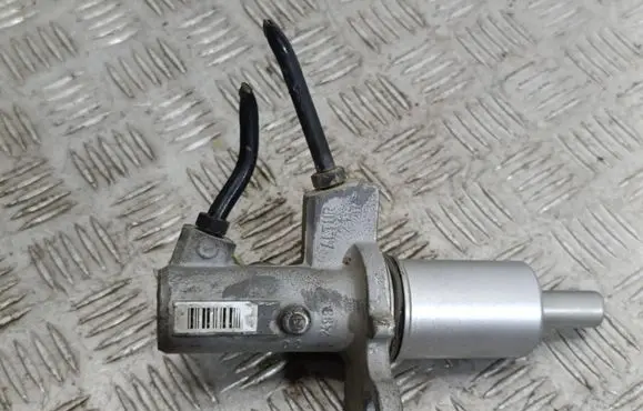 Audi A6 S6 C5 4B Master brake cylinder 32661923