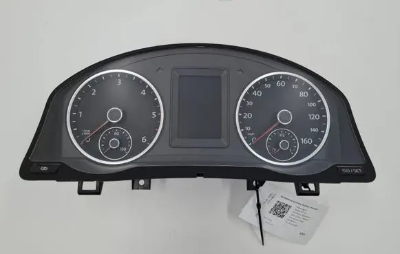 Volkswagen Tiguan Speedometer (instrument cluster) 5N0920971E