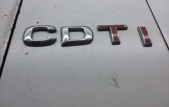 Opel Vivaro Manufacturers badge/model letters 