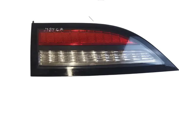 Tailgate rear/tail lights