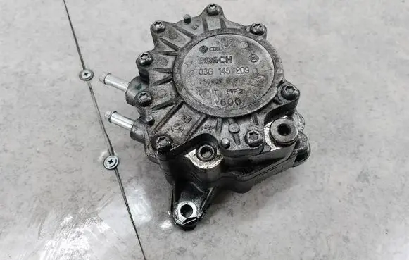 Audi A6 S6 C6 4F Vacuum pump 03G145209D