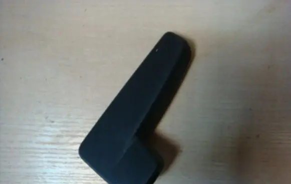 Volkswagen Polo VI Engine bonnet (hood) release handle