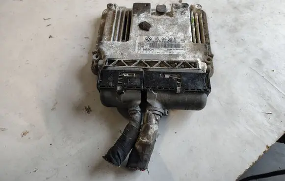 Volkswagen PASSAT B7 Engine control unit/module 03L907309N