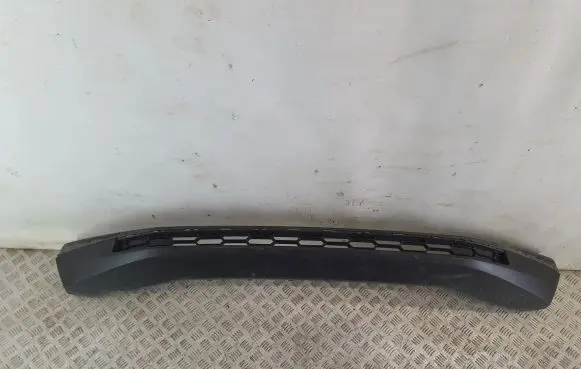 Front bumper lip