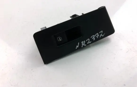 Volkswagen PASSAT B7 Electric window control switch 3AA868750