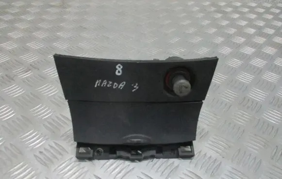 Mazda 3 I Glove box