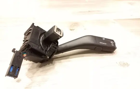 Volkswagen Golf V Wiper control stalk 1K0953519A