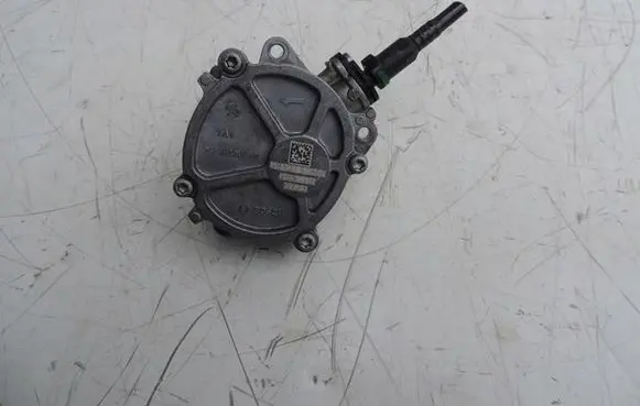 Opel Corsa F Vacuum pump 9812133880