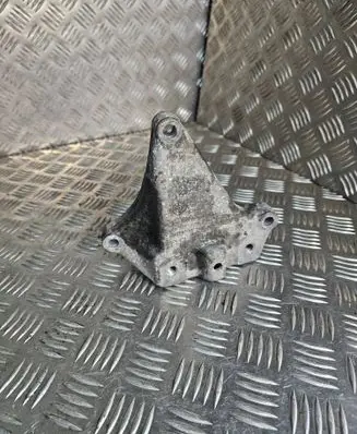 Gearbox mounting bracket