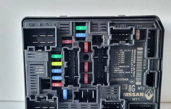 Renault Clio V Fuse module 284B61704R