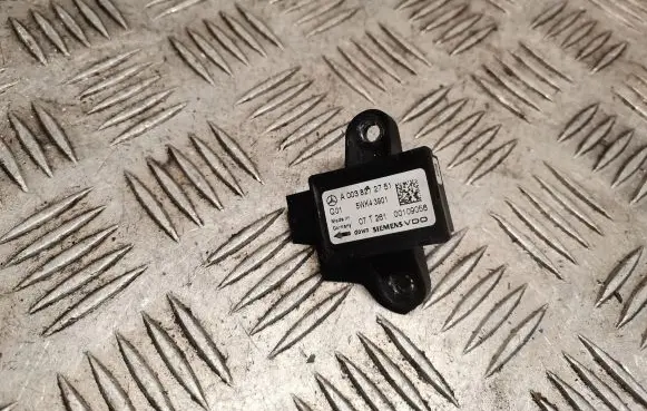 Mercedes-Benz S W221 Airbag deployment crash/impact sensor 0038212751